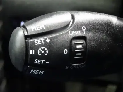 Photo 13 Peugeot 2008  1.2 PureTech 100ch S&S Allure