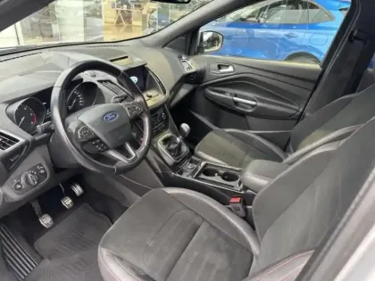 Photo 9 Ford Kuga  1.5 TDCi 120ch Stop&Start ST-Line 4x2 Euro6.2