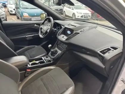 Photo 10 Ford Kuga  1.5 TDCi 120ch Stop&Start ST-Line 4x2 Euro6.2