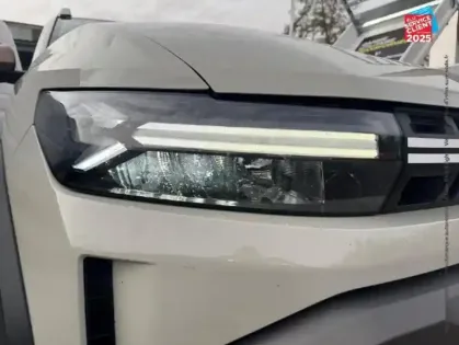 Photo 12 Dacia Duster  1.6 hybrid 140ch Extreme