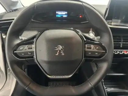 Photo 13 Peugeot 208  e- 136ch Active