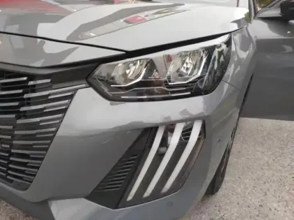 Photo 12 Peugeot 208  1.2 Hybrid 100ch Allure e-DCS6