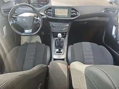 Photo 7 Peugeot 308  1.2 PureTech 130ch E6.3 S&S Allure