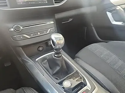 Photo 13 Peugeot 308  1.2 PureTech 130ch E6.3 S&S Allure