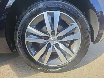 Photo 10 Peugeot 308  1.2 PureTech 130ch E6.3 S&S Allure