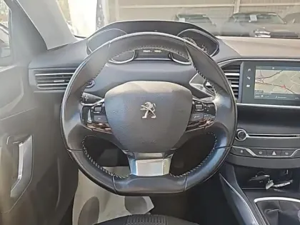 Photo 11 Peugeot 308  1.2 PureTech 130ch E6.3 S&S Allure