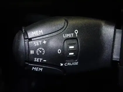 Photo 14 Peugeot 2008  e- 136ch Active