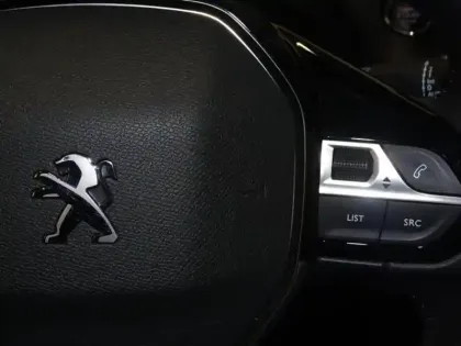 Photo 13 Peugeot 2008  e- 136ch Active