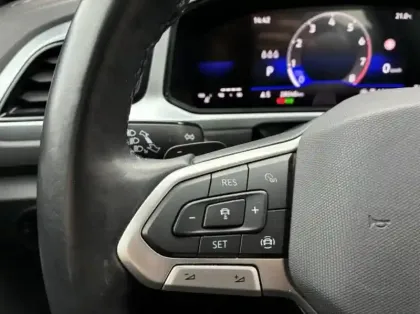 Photo 10 Volkswagen T-roc  1.5 TSI EVO 150ch Life Plus DSG7