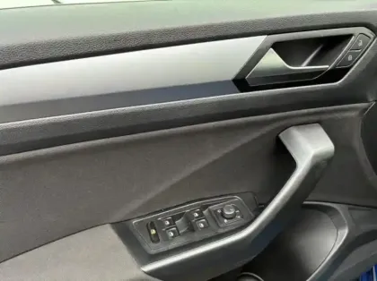 Photo 8 Volkswagen T-roc  1.5 TSI EVO 150ch Life Plus DSG7