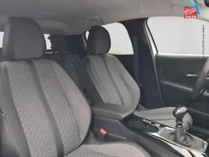 Photo 4 Peugeot 208  1.2 100ch S/S Allure Radar AV/AR Carplay