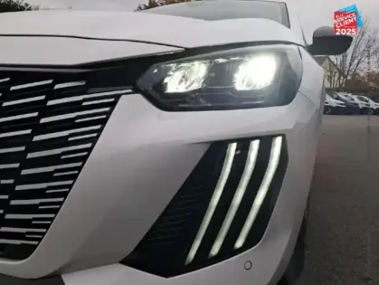 Photo 12 Peugeot 208  1.2 100ch S/S Allure Radar AV/AR Carplay