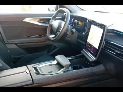 Photo 14 Renault Espace  1.2 E-Tech full hybrid 200ch esprit Alpine 7 places - 24