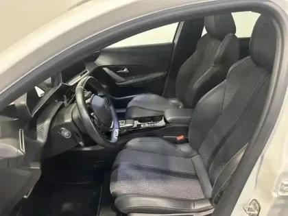 Photo 9 Peugeot 208  e- 136ch GT