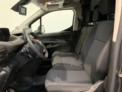 Photo 10 Peugeot Partner  Standard 650kg Puretech 130ch S&S Asphalt EAT8 7cv