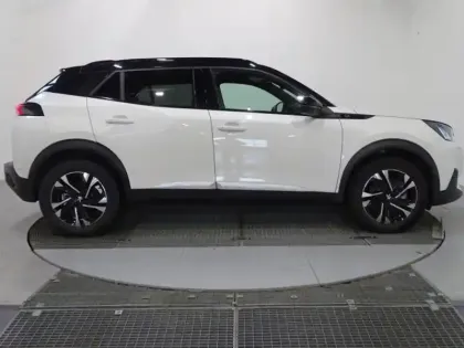 Photo 3 Peugeot 2008  e- 136ch GT