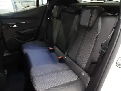 Photo 7 Peugeot 2008  e- 136ch GT