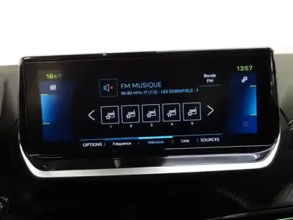 Photo 14 Peugeot 2008  e- 136ch GT