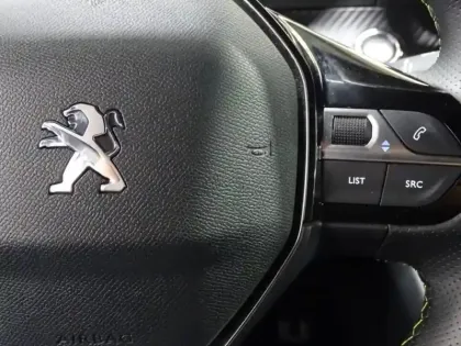 Photo 11 Peugeot 2008  e- 136ch GT