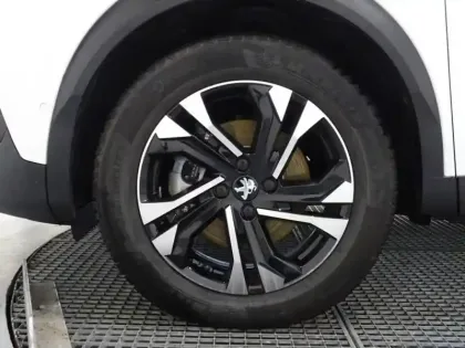 Photo 9 Peugeot 2008  e- 136ch GT