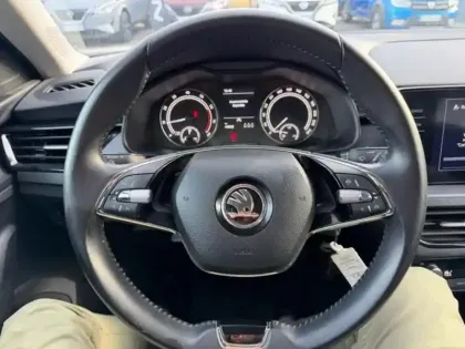 Photo 12 Skoda Kamiq  1.0 TSI Evo 110ch Ambition