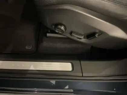 Photo 12 Volvo Xc60  T6 Hybride Rechargeable 253 + 145ch Ultra Style Dark Geartronic 8 AWD