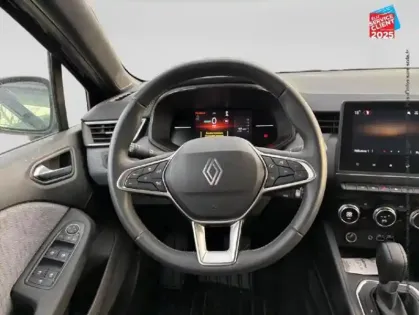 Photo 11 Renault Clio  1.6 E-Tech 145ch full hybrid Techno - 24 GPS Camera