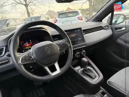 Photo 14 Renault Clio  1.6 E-Tech 145ch full hybrid Techno - 24 GPS Camera