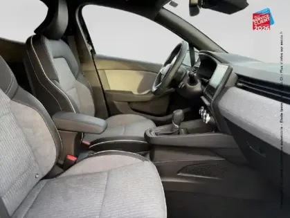 Photo 19 Renault Clio  1.6 E-Tech 145ch full hybrid Techno - 24 GPS Camera