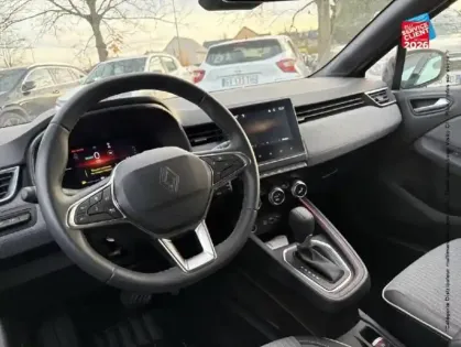 Photo 29 Renault Clio  1.6 E-Tech 145ch full hybrid Techno - 24 GPS Camera