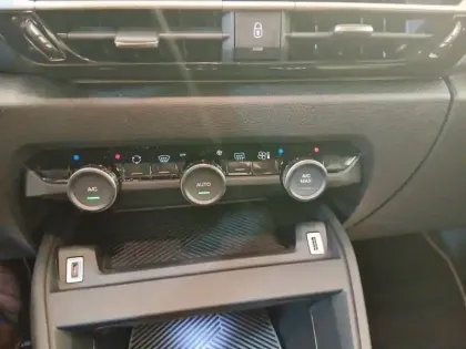 Photo 17 Citroën C4  Hybride 145 e-DCS6