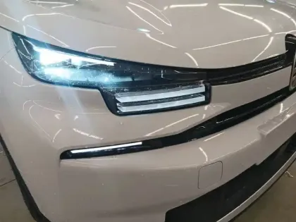 Photo 15 Citroën C4  Hybride 145 e-DCS6