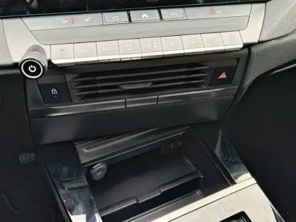 Photo 14 Opel Astra  1.2 Turbo Hybride 145 ch e-DCT6