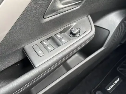 Photo 24 Opel Astra  1.2 Turbo Hybride 145 ch e-DCT6