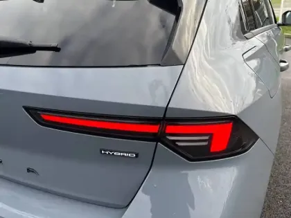 Photo 16 Opel Astra  1.2 Turbo Hybride 145 ch e-DCT6