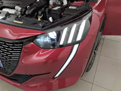 Photo 15 Peugeot 208  PureTech 100 S&S EAT8