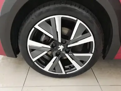 Photo 12 Peugeot 208  PureTech 100 S&S EAT8