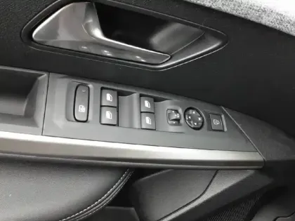 Photo 17 Peugeot 3008  Hybrid 145 e-DCS6