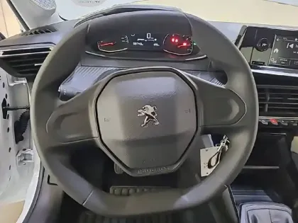 Photo 8 Peugeot 208  PureTech 75 S&S BVM5