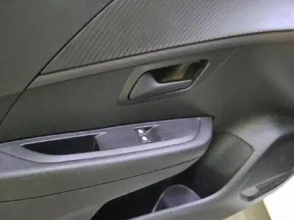 Photo 24 Peugeot 208  PureTech 75 S&S BVM5