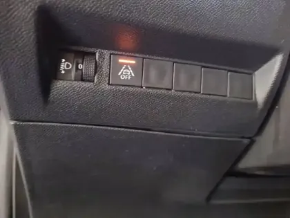 Photo 20 Peugeot 208  PureTech 75 S&S BVM5