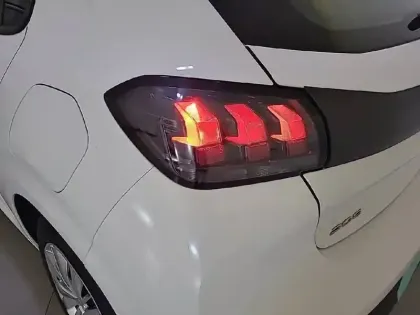 Photo 16 Peugeot 208  PureTech 75 S&S BVM5