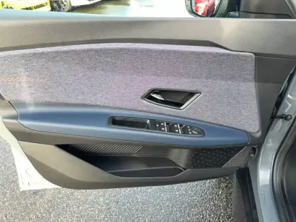 Photo 10 Renault 4 Renault  E-Tech Electrique 150 ch autonomie confort