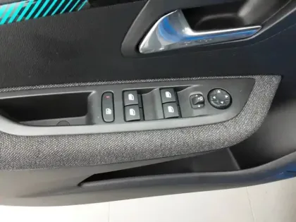 Photo 17 Peugeot 208  Electrique 50 kWh 136ch