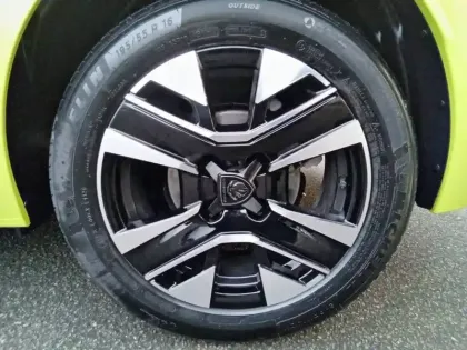 Photo 23 Peugeot 208  Electrique 50 kWh 136ch