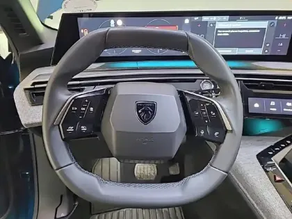 Photo 8 Peugeot 5008  Hybrid 136 e-DCS6