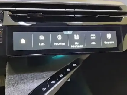 Photo 27 Peugeot 5008  Hybrid 136 e-DCS6