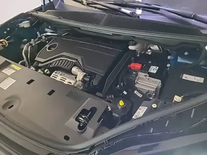 Photo 14 Peugeot 5008  Hybrid 136 e-DCS6