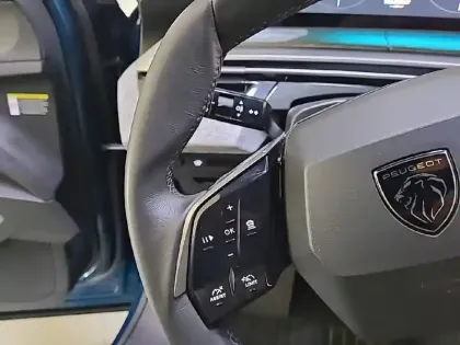 Photo 35 Peugeot 5008  Hybrid 136 e-DCS6