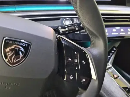 Photo 36 Peugeot 5008  Hybrid 136 e-DCS6